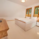 Strandschloesschen - Haushaelfte 1 Prázdninový dům *