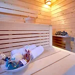 Strandschloesschen - Haushaelfte 1 * Sellin (Rugen)