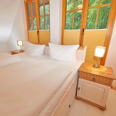 Strandschloesschen - Haushaelfte 1 *